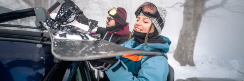 Wynajem samochodu a bezpieczny przewóz sprzętu zimowego